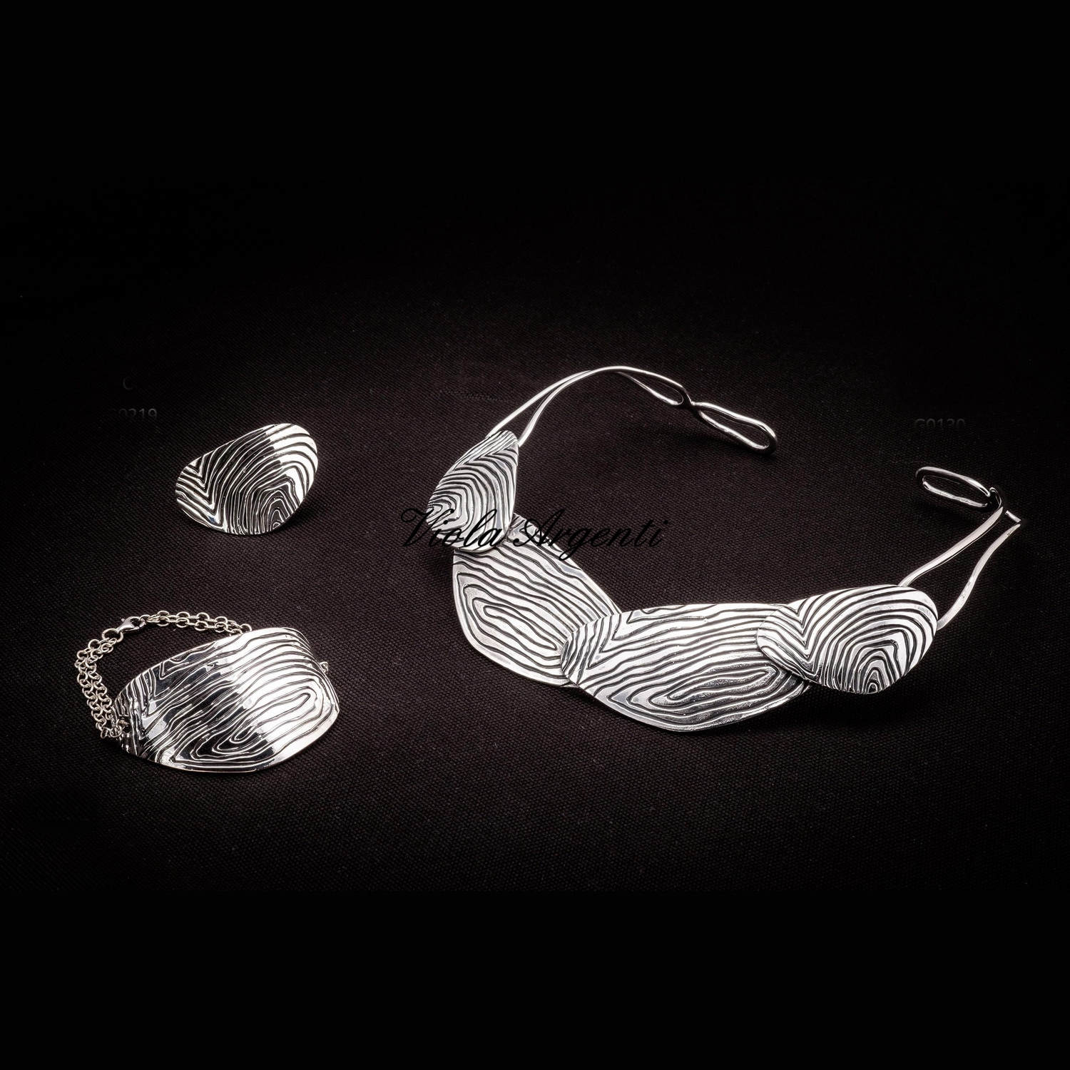 Girocollo bracciale e anello con piastra in argento 925 lavorazione etnica di Arte Fiorentina. Argento online