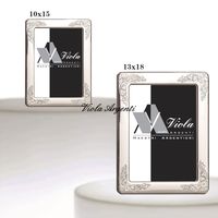 Smooth frame with engraved corners