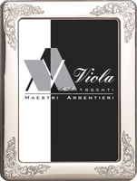 Smooth frame with engraved corners