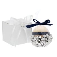 Round white candle with daisies - 4