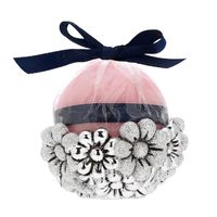 Round pink candle with daisies