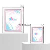 Cornice bimba con linee rosa