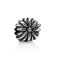 Daisy charm
