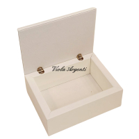 Cofanetto in legno bianco con lastra Miro Silver 999 e decoro rosa