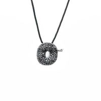 Collana con iniziale O