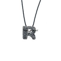 Collana con iniziale R