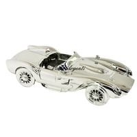 Modello di Ferrari cabrio argentato