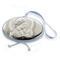 Maternity cradle medallion with music box