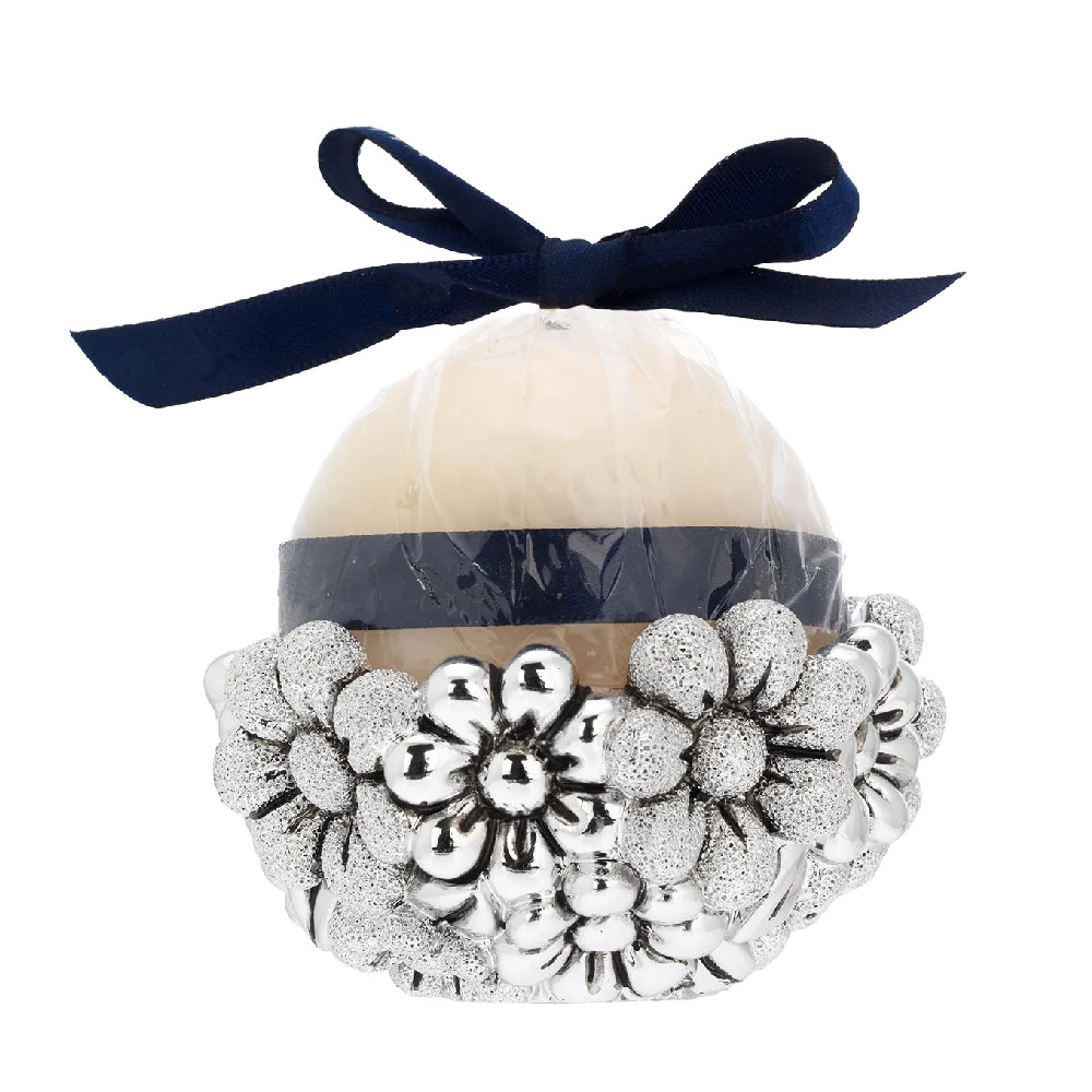 Round white candle with daisies di Viola Argenti. Argento online