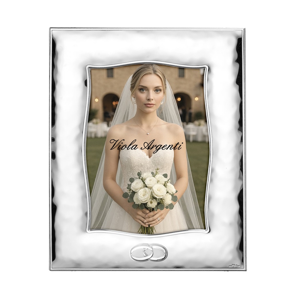 Valenti hammered shiny photoframe with Wedding Rings