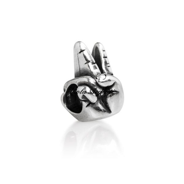 Charm victory sign di Tedora. Argento online