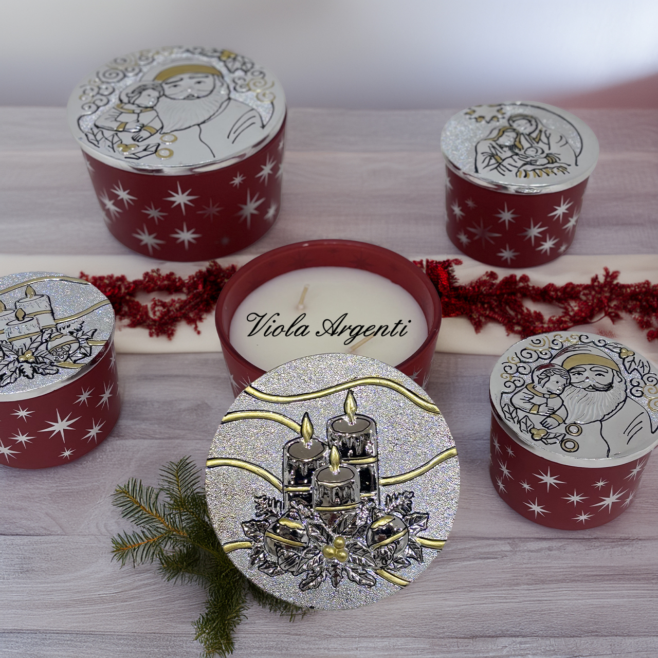 Scented Candle in Round Red Starry Jar with Mistletoe and Candles Lid – Christmas Edition