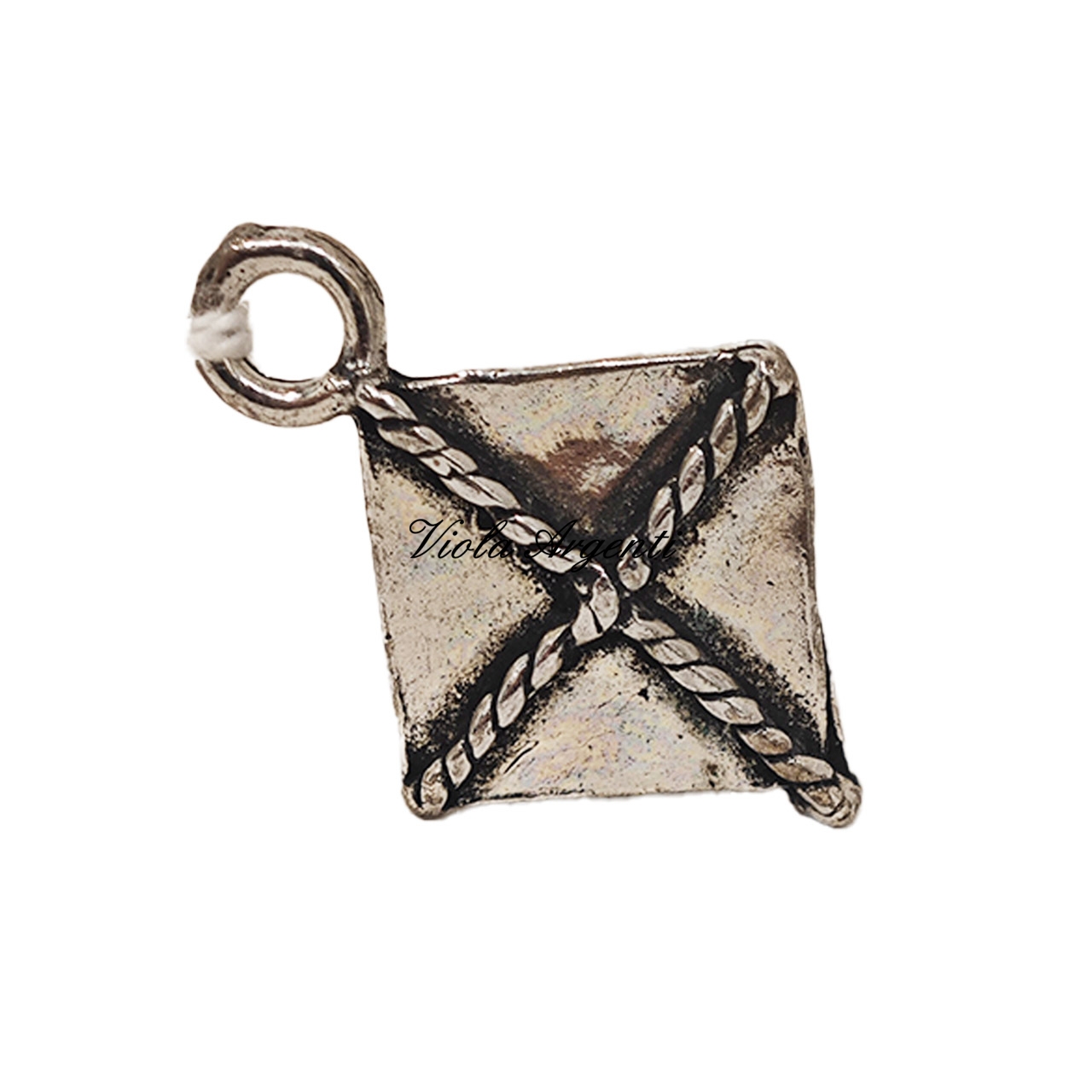 Graduation hat pendant with horn
