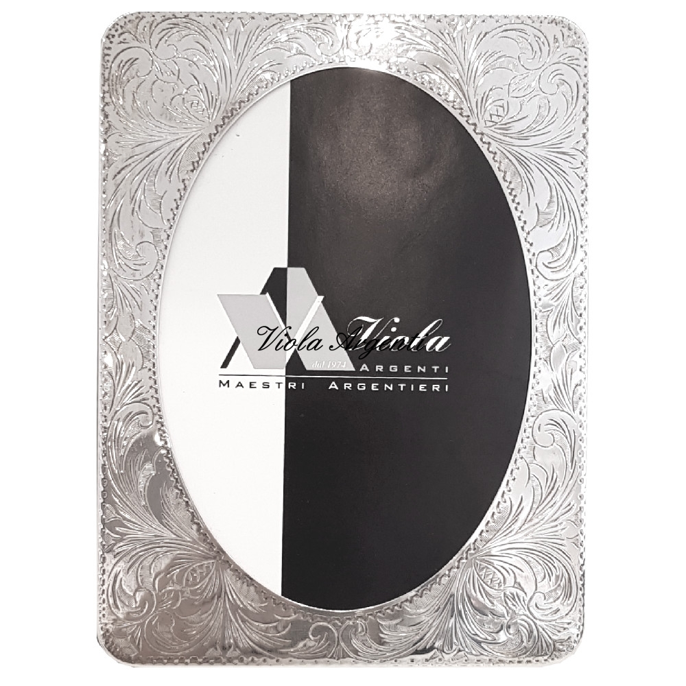 Inner oval engraved frame