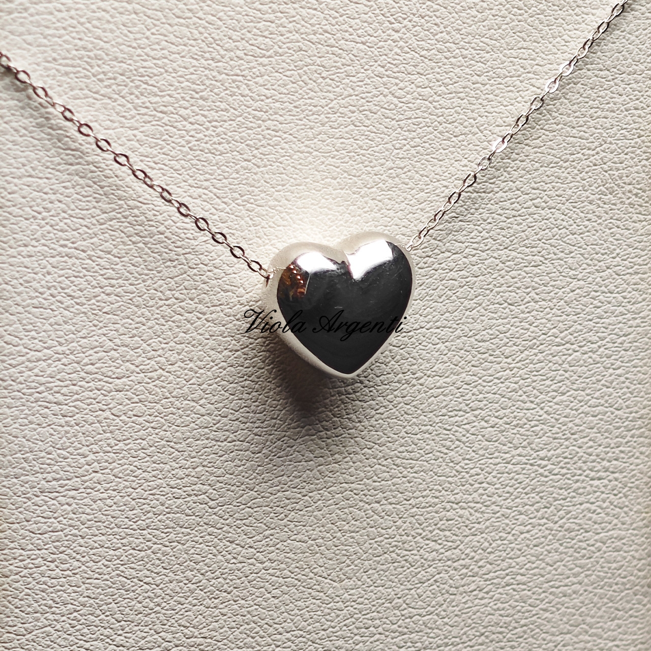 White gold necklace with heart