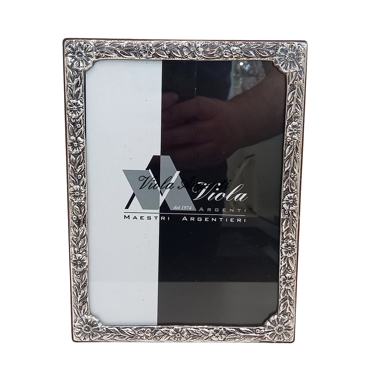 Cornice portafoto in argento 925 con decorazione floreale di . Argento online