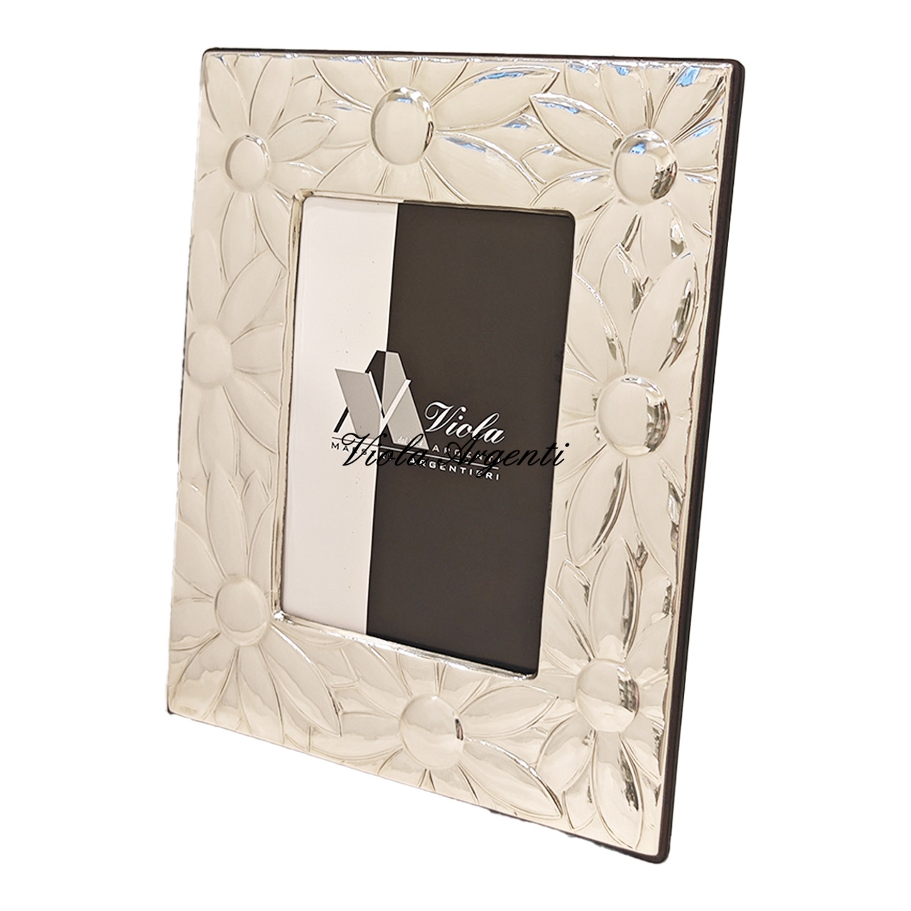 Silver-plated photo frame with daisies