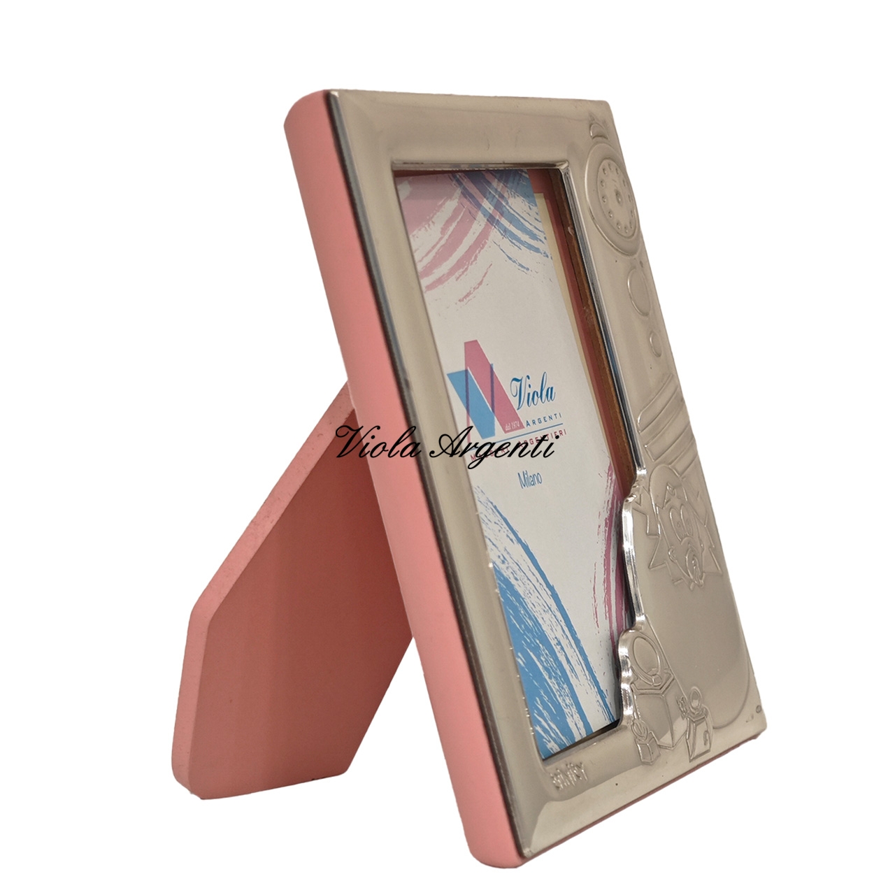Cornice bimba con uovo
