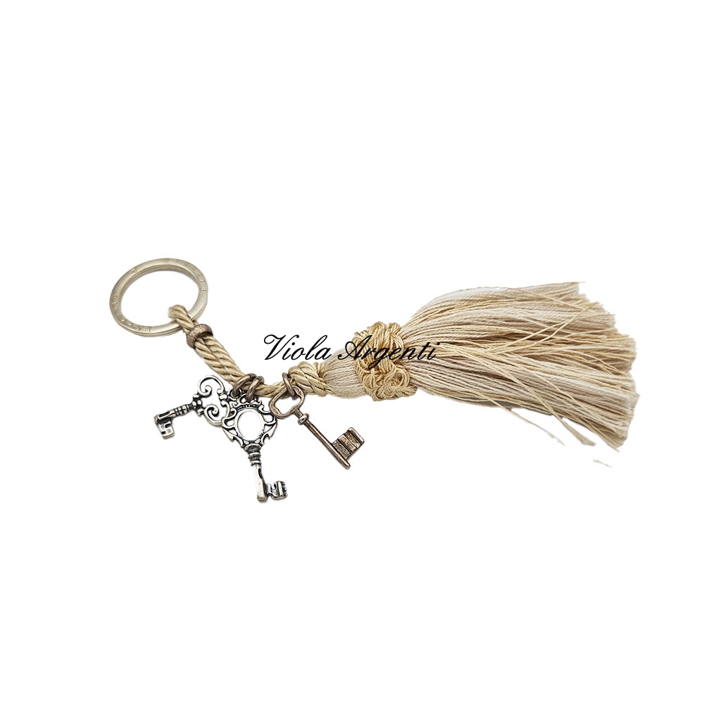 Key ring for 3 keys with ivory colored tassel di . Argento online