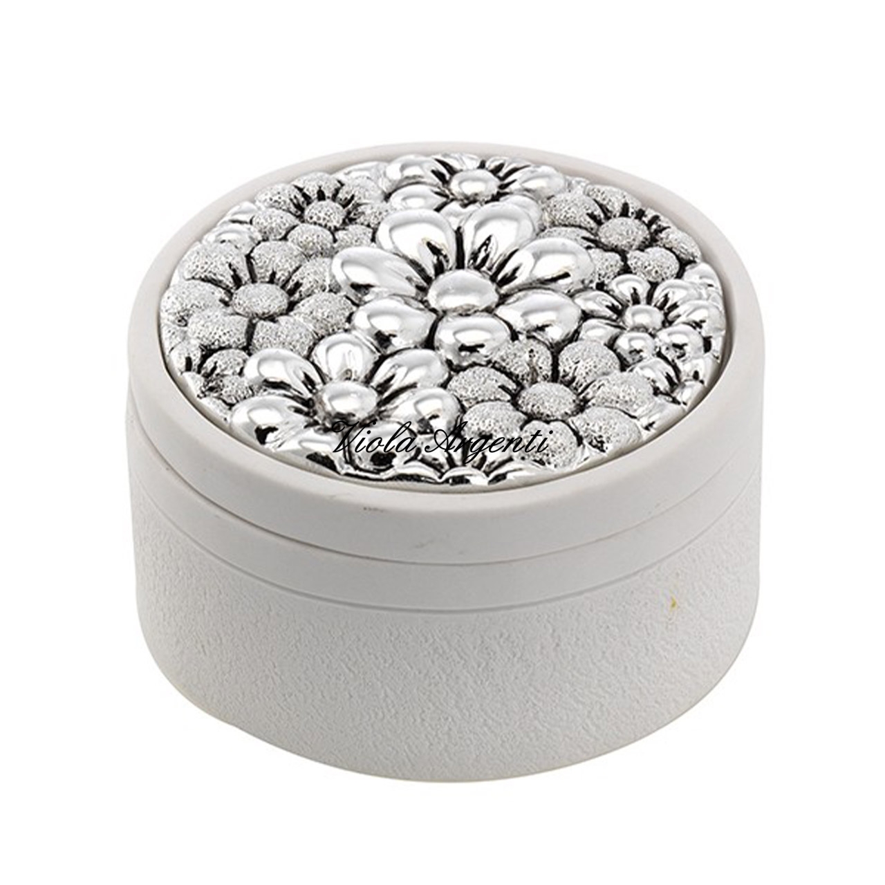 Round box with daisies