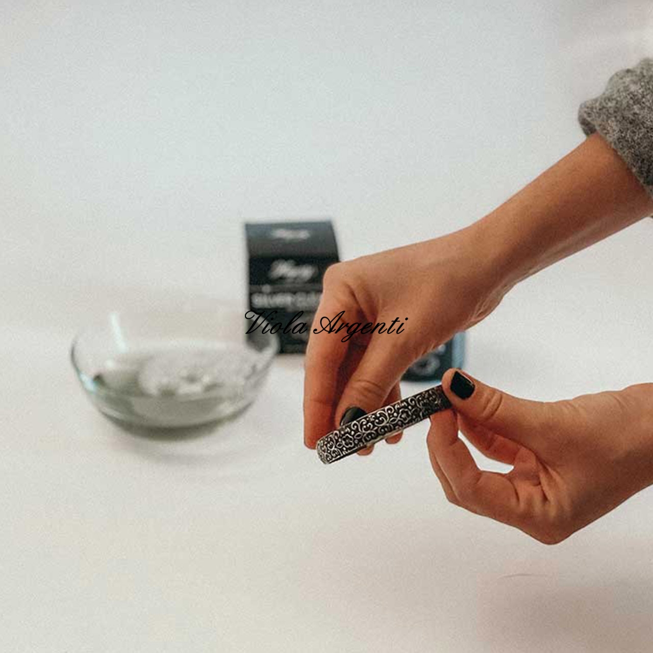 Cleaning silver objects