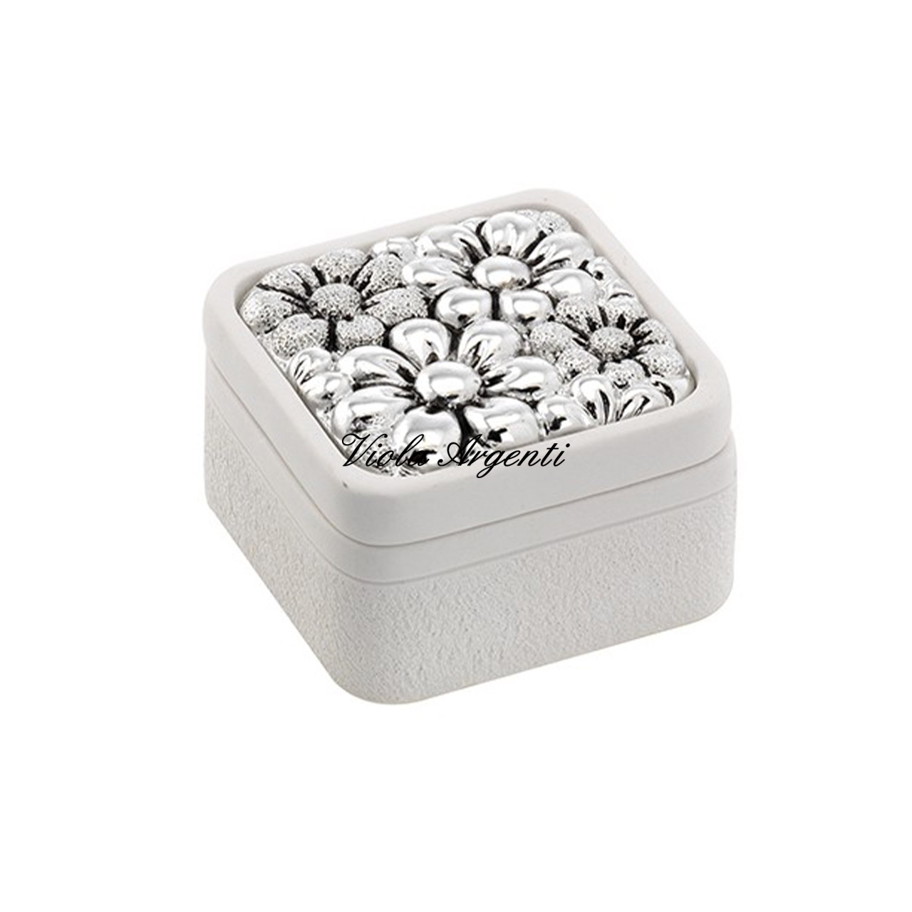 Small square box with daisies